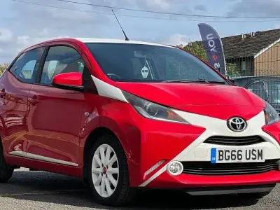 Used Toyota Aygo x-press 69 HP (50 kW) 2016 Red Hatchback