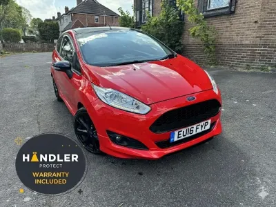 Begagnad Ford Fiesta Zetec 140 HK (102 kW) 2016 Röd Halvkombi
