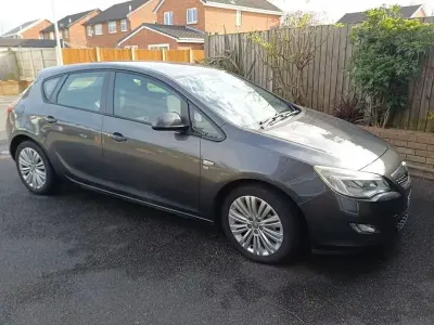 Używany Vauxhall Astra Excite 2011 Szary Hatchback