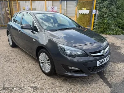Used Vauxhall Astra Excite 115 HP (84 kW) 2015 Grey Hatchback