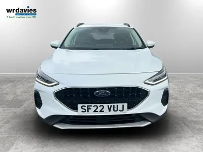 Używany Ford Focus Active 125 KM (91 kW) 2022 Biały Hatchback