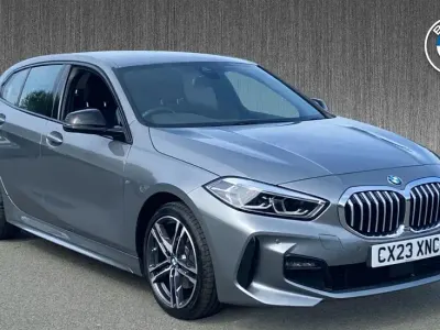 Usado BMW 118 M Sport 134 CV (98 kW) 2023 Gris Utilitario