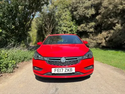 Begagnad Vauxhall Astra SRi 2017 Röd Halvkombi