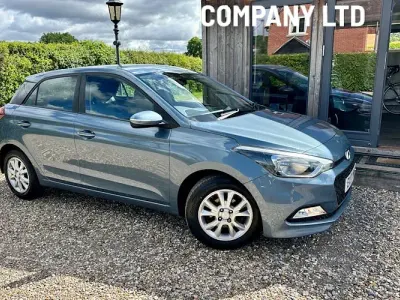 Begagnad Hyundai i20 SE 84 HK (61 kW) 2017 Blå Halvkombi