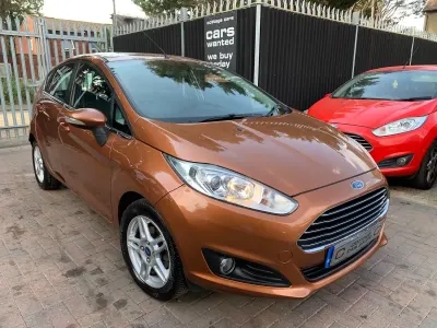 Used Ford Fiesta Zetec 125 HP (91 kW) 2013 Yellow Hatchback