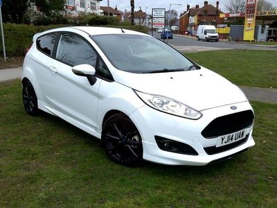 Used Ford Fiesta Zetec 2014 White Hatchback