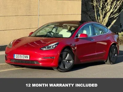 Używany Tesla Model 3 Long Range AWD 366 kW (498 KM) 2019 Czerwony Sedan/Limuzyna