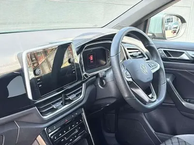 Used VW T-Roc R-line 150 HP (110 kW) 2025 Blue SUV
