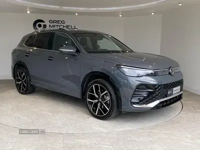 Begagnad VW Tiguan R-line 2024 Grå SUV