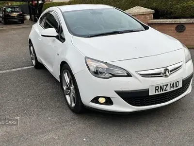 Used Vauxhall Astra GTC SRi 2012 White Hatchback
