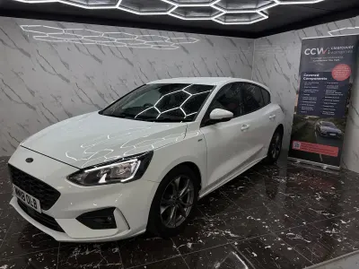 Used Ford Focus ST-Line 125 HP (91 kW) 2018 White Hatchback