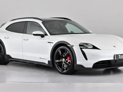 Used Porsche Taycan 4S Cross Turismo Cross Turismo 419 kW (571 HP) 2023 Carerra white Estate
