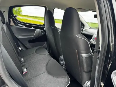 Second-hand Peugeot 107 68 CP (50 kW) 2011 Negru Hatchback