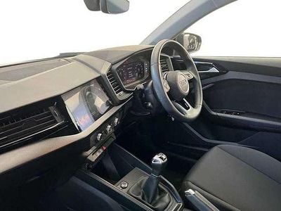 Używany Audi A1 Design 94 KM (69 kW) 2023 Szary SUV