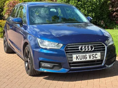 Usado Audi A1 Sport 116 HP (85 kW) 2016 Azul Citadino