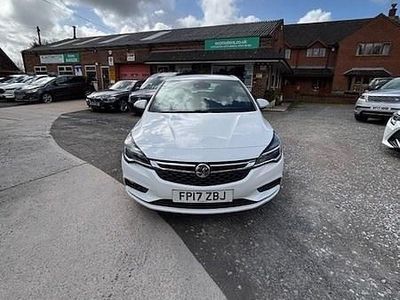 Used Vauxhall Astra SRi 150 HP (110 kW) 2017 White Hatchback