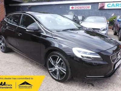 Used Volvo V40 Inscription 120 HP (88 kW) 2017 Black Hatchback