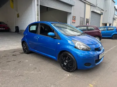 Gebraucht Toyota Aygo 2009 Blau Kleinwagen