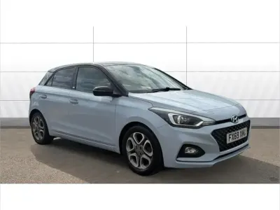 Usado Hyundai i20 84 CV (61 kW) 2019 Gris Utilitario
