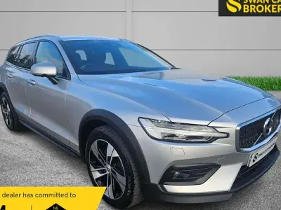 Used Volvo V60 CC Plus 190 HP (139 kW) 2020 Silver Estate