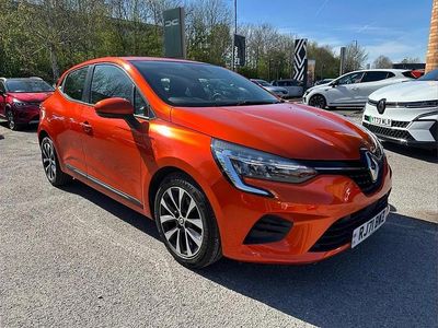 Used Renault Clio V Iconic 90 HP (66 kW) 2021 Valencia orange  Hatchback