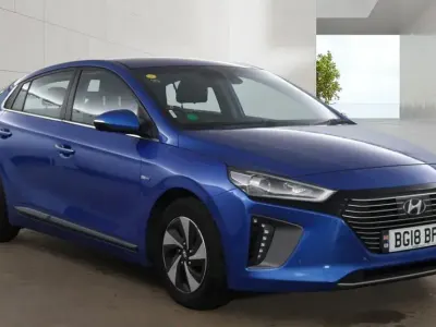 Begagnad Hyundai Ioniq Premium SE 2018 Blå Halvkombi