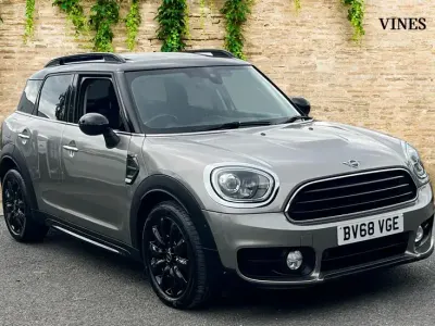 Usado Mini Cooper Countryman 134 HP (98 kW) 2018 Prateado SUV