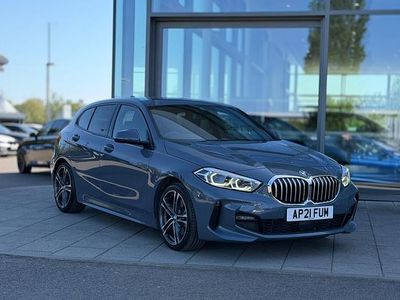 Begagnad BMW 120 M Sport 190 HK (139 kW) 2021 Grå Halvkombi