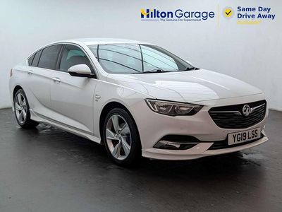 Used Vauxhall Insignia SRi 165 HP (121 kW) 2019 White Hatchback
