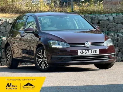 Used VW Golf VII SE 110 HP (80 kW) 2017 Ruby black Hatchback