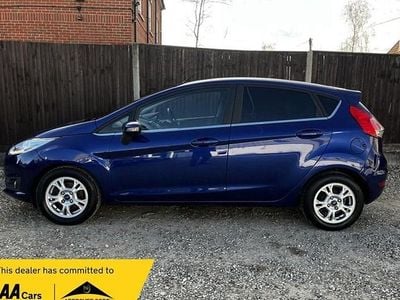 Usado Ford Fiesta Titanium 95 HP (69 kW) 2014 Azul Citadino