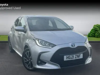 Używany Toyota Yaris Hybrid Design 116 KM (85 kW) 2021 Srebrny