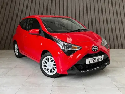 Used Toyota Aygo X-play 72 HP (52 kW) 2021 Red Hatchback
