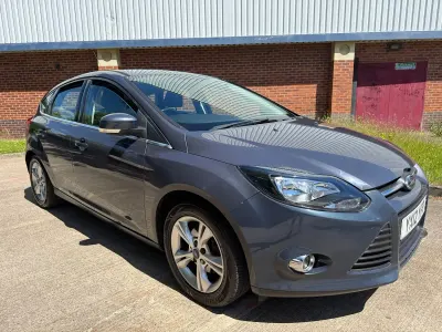 Used Ford Focus Zetec 125 HP (91 kW) 2012 Grey Hatchback