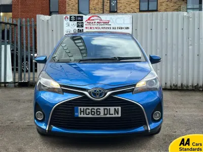 Second-hand Toyota Yaris Hybrid 101 CP (74 kW) 2016 Albastru Hatchback