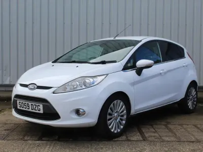 Used Ford Fiesta Titanium 96 HP (70 kW) 2010 White Hatchback