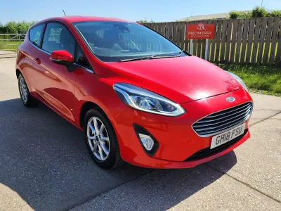 Used Ford Fiesta Zetec 70 HP (51 kW) 2018 Red Hatchback
