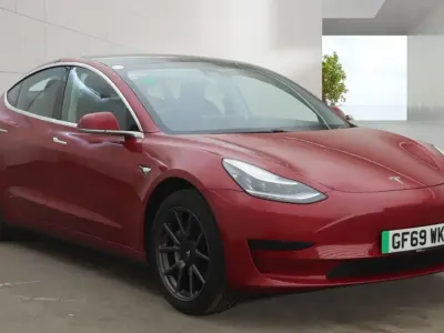 Used Tesla Model 3 Standard Range 239 kW (325 HP) 2019 Red Sedan