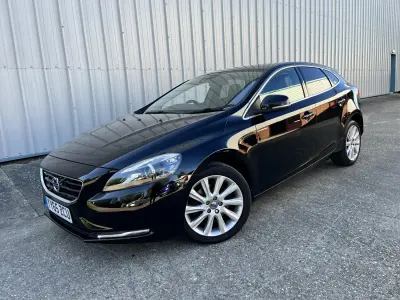 Gebraucht Volvo V40 SE Lux 120 PS (88 kW) 2016 Schwarz Kleinwagen