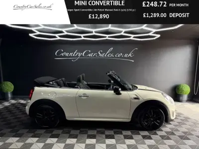 Usado Mini Cooper Cabriolet Sport 136 HP (100 kW) 2018 Branco Cabrios
