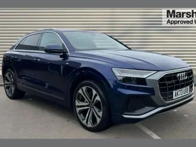 Używany Audi Q8 Black Edition 286 KM (210 kW) 2023 Niebieski SUV