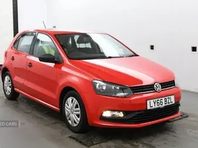 Begagnad VW Polo S 2016 Röd Halvkombi
