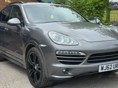 Begagnad Porsche Cayenne 245 HK (180 kW) 2012 Grå SUV