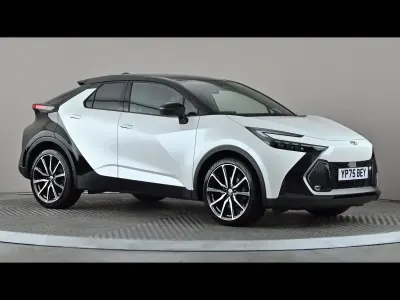 Used Toyota C-HR Premium 2025 White SUV