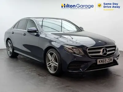 Begagnad Mercedes E220 AMG line 194 HK (142 kW) 2019 Blå Sedan