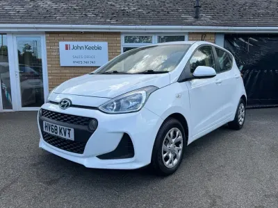Used Hyundai i10 SE 67 HP (49 kW) 2018 White Hatchback