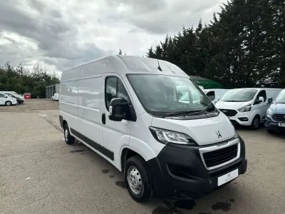 Begagnad Peugeot Boxer Premium 140 HK (102 kW) 2024 Vit Van