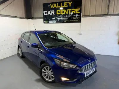 Used Ford Focus Titanium 120 HP (88 kW) 2017 Blue Hatchback