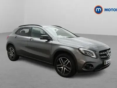 Käytetty Mercedes GLA180 Urban 122 HP (89 kW) 2019 Harmaa Katumaasturi