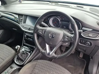 Used Vauxhall Astra SRi 150 HP (110 kW) 2017 Granite grey Hatchback